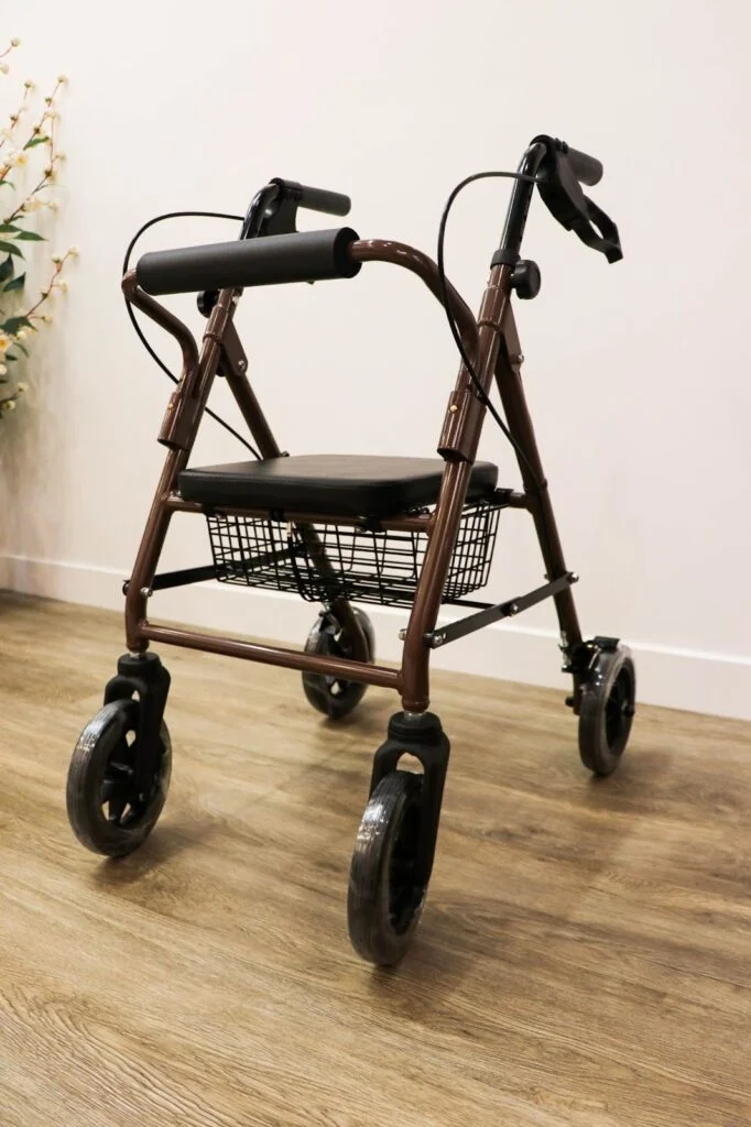 4-wheel rollator walker